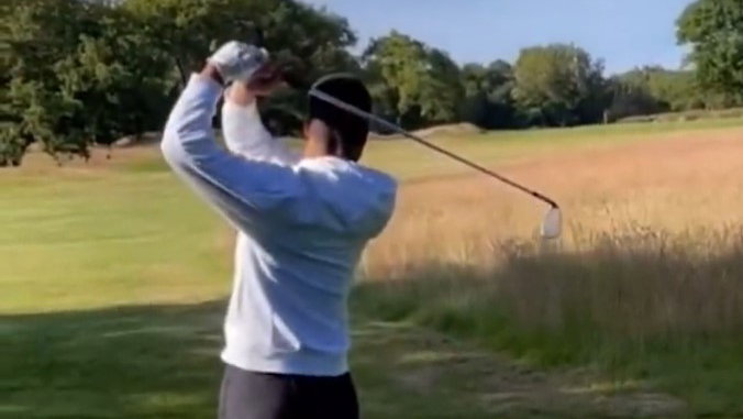 US Open champion Carlos Alcaraz shows impressive golf swing!